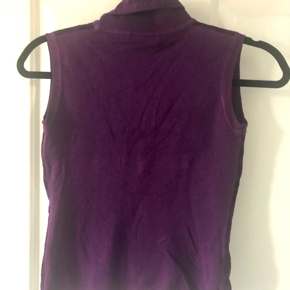 Elegant Neckline Sleeveless Soft Top-NEW - Picture 2 of 7
